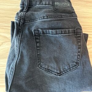 Hollister High-Waisted Curvy Mom Jeans